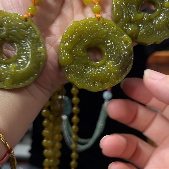 颈饰未镶嵌和田玉（糖玉）