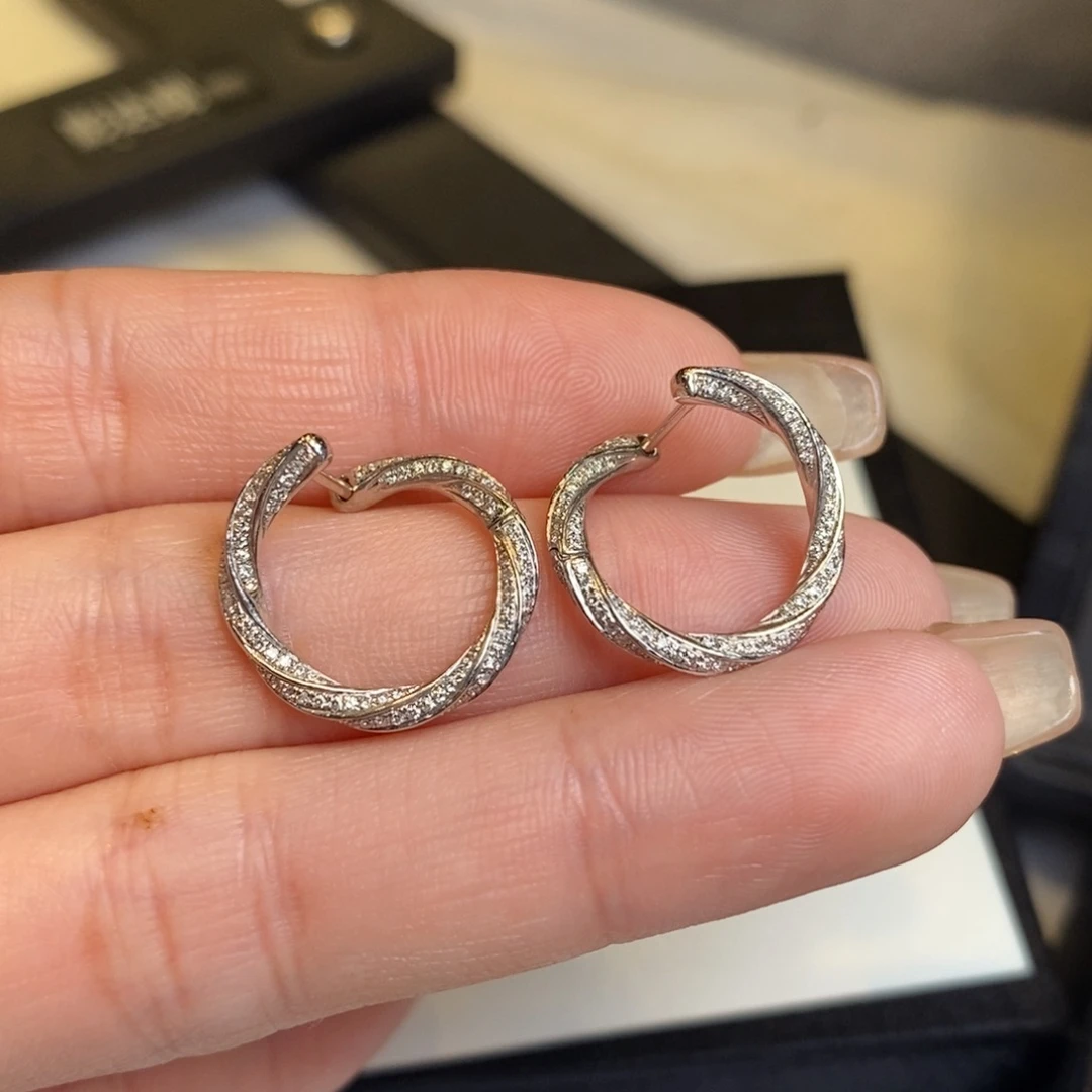 钻石耳饰18K金镶嵌蛇形耳扣