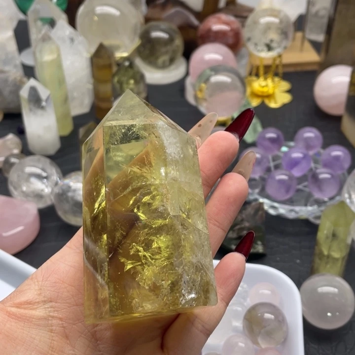 水晶13未镶嵌我****。天然水晶