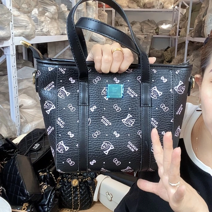 蚕丝小牛剖层皮革PU