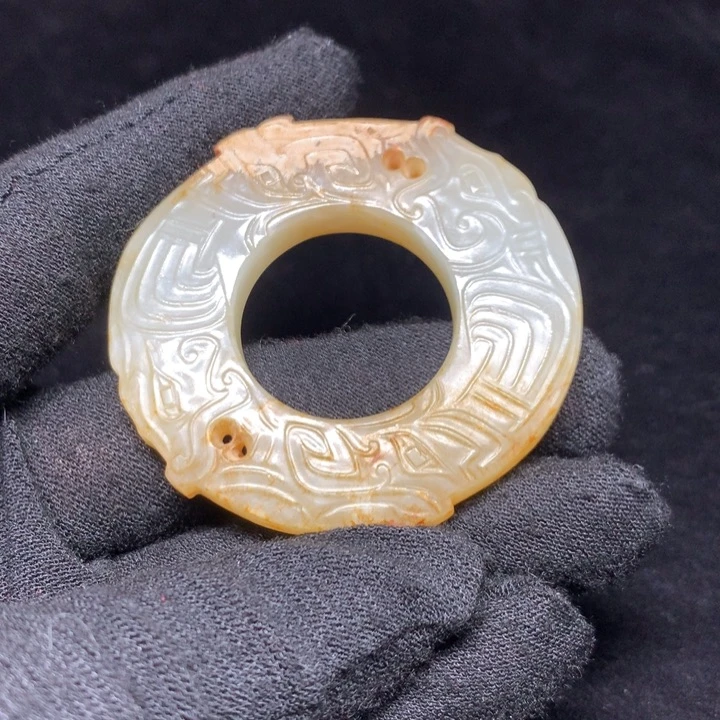 和田玉颈饰未镶嵌路*