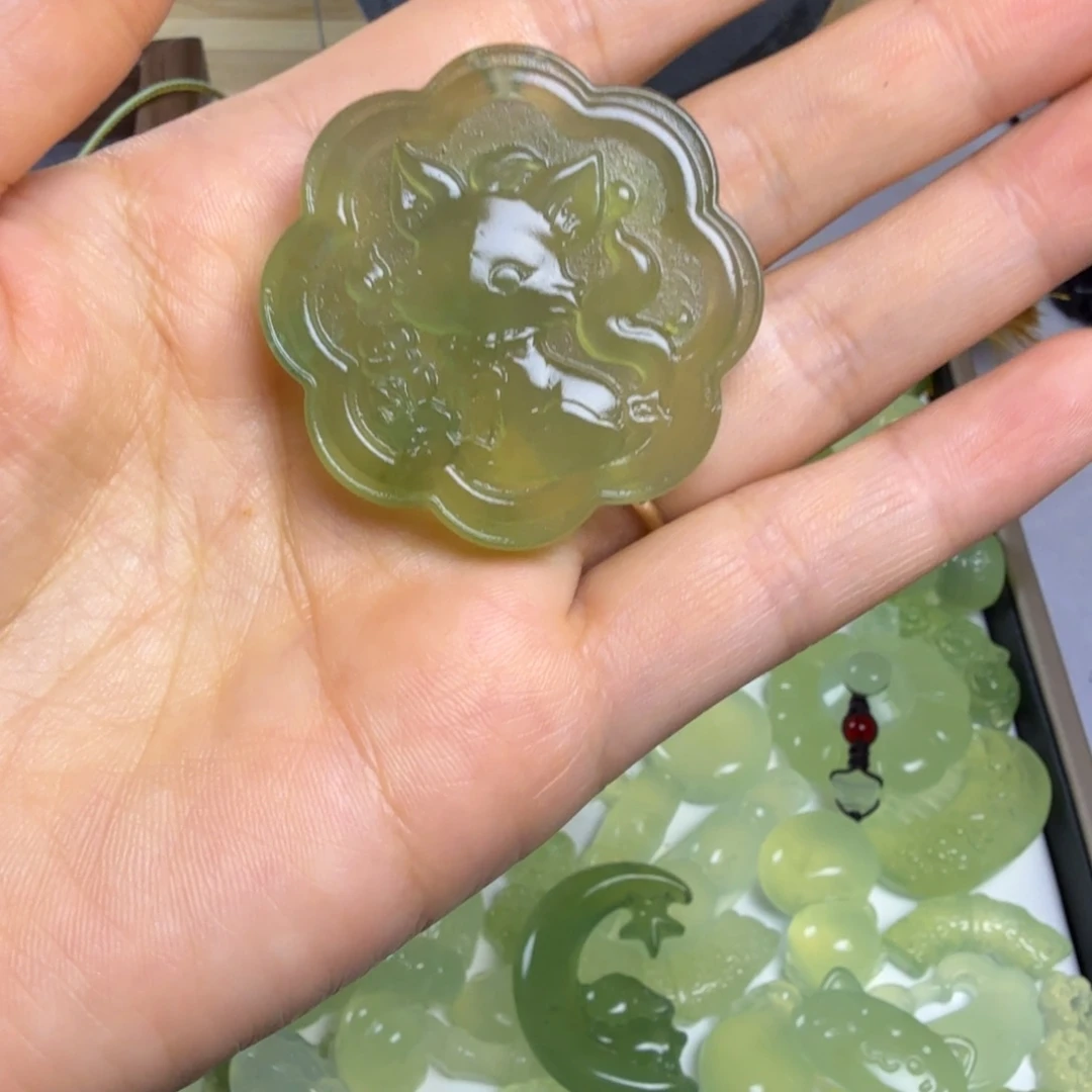 蛇纹石玉未镶嵌颈饰