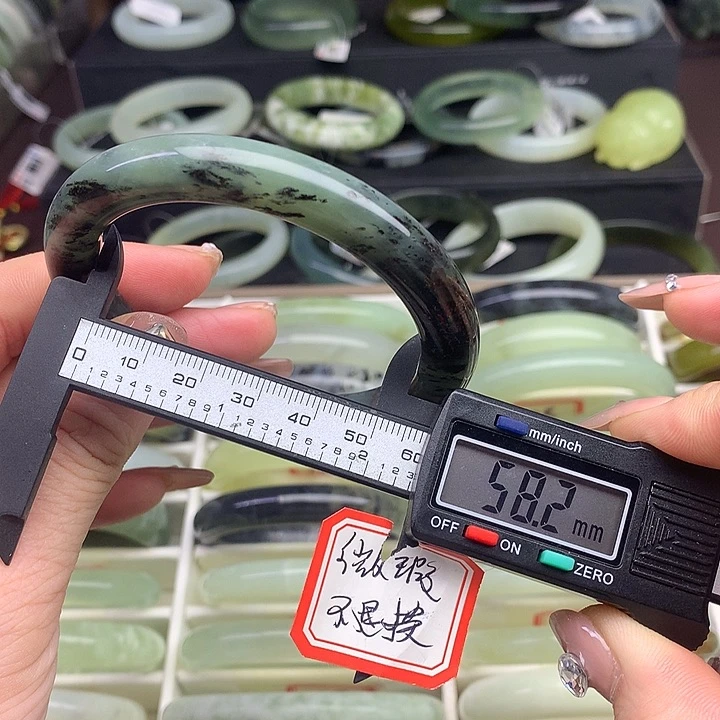 蛇纹石玉手镯未镶嵌9