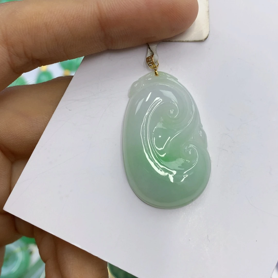 翡翠18K金镶嵌颈饰翡翠