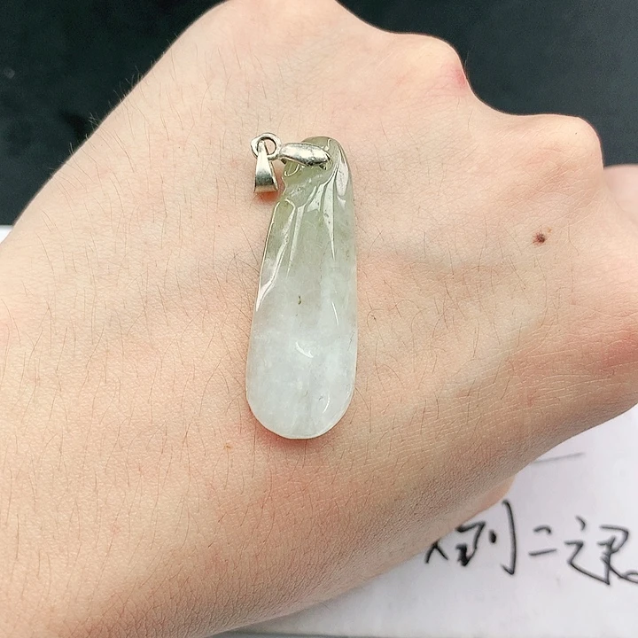 翡翠手镯未镶嵌麻*？缅甸天然翡翠手镯