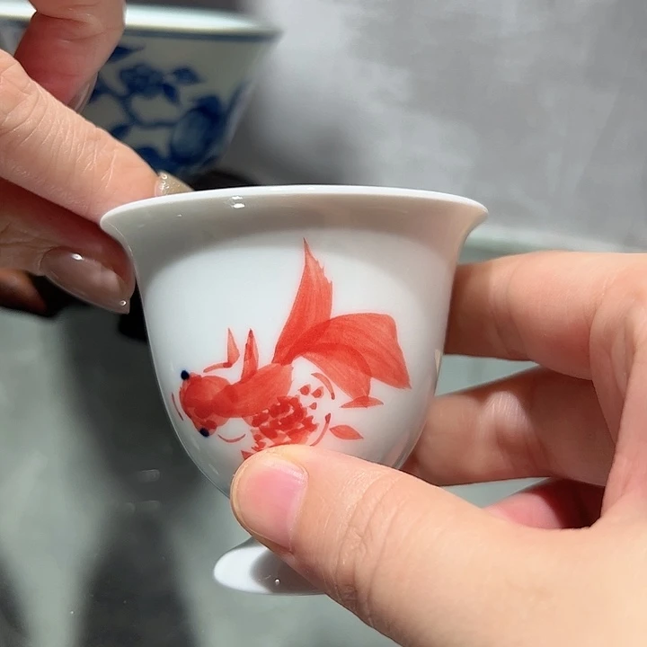 摆件景德镇高温瓷器手工手绘金鱼杯