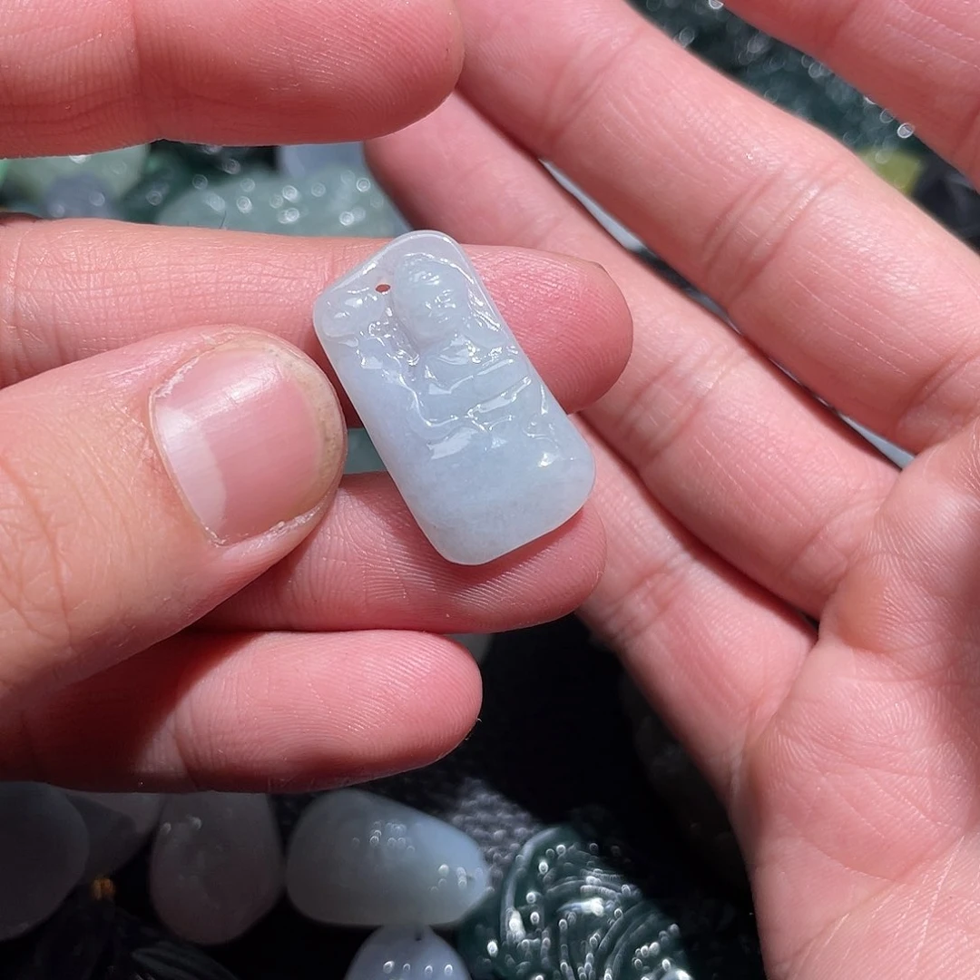 翡翠颈饰未镶嵌玲**儿翡翠