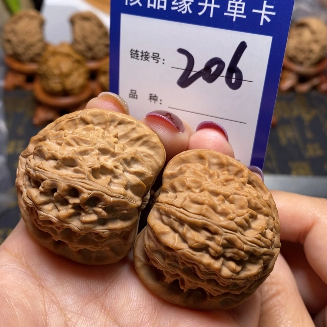 文玩核桃把件三角白全品42。 206