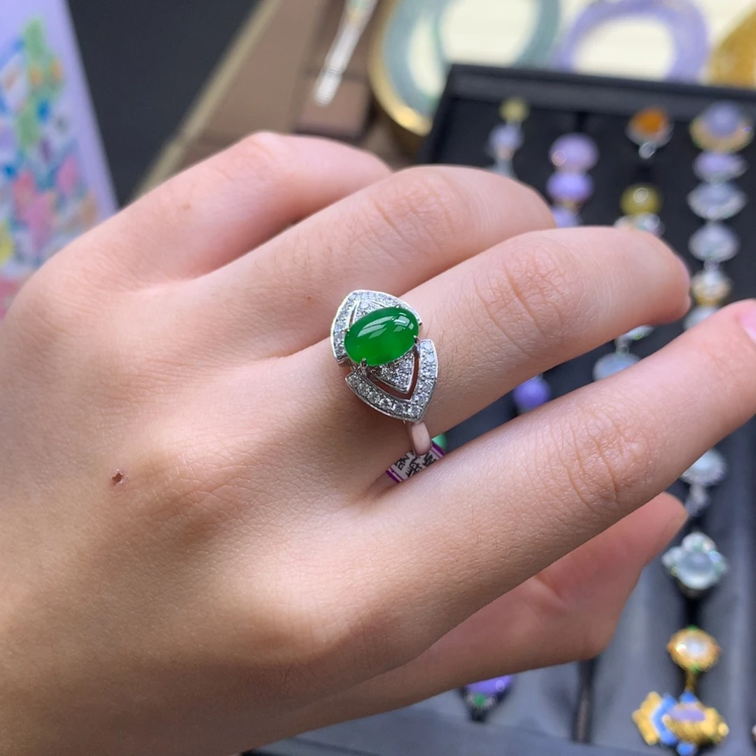 翡翠18K金镶嵌颈饰翡翠