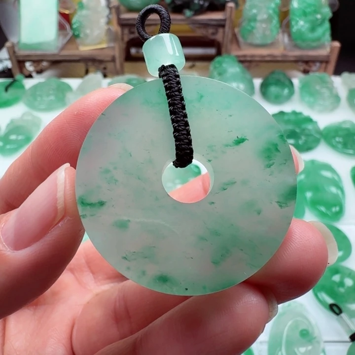 颈饰未镶嵌石英质玉