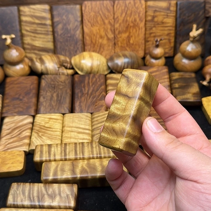 金丝楠胡****饭金丝楠木无事牌