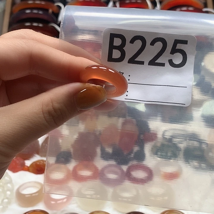 耕***获玛瑙/玉髓手镯未镶嵌