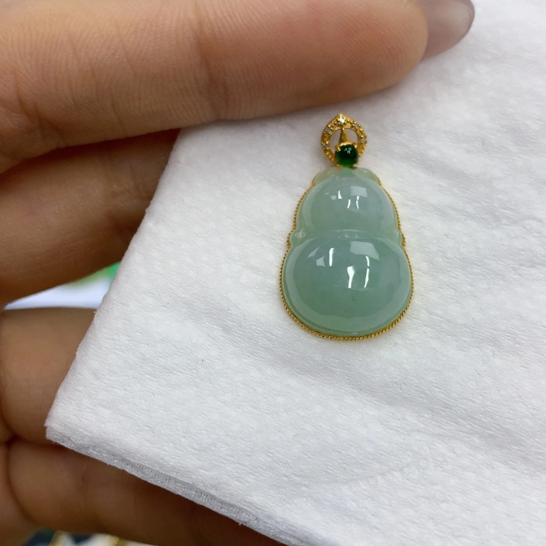 翡翠18K金镶嵌颈饰