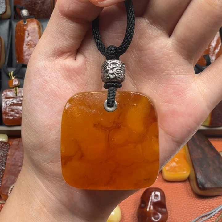 蜜蜡未镶嵌吊坠(赠链)