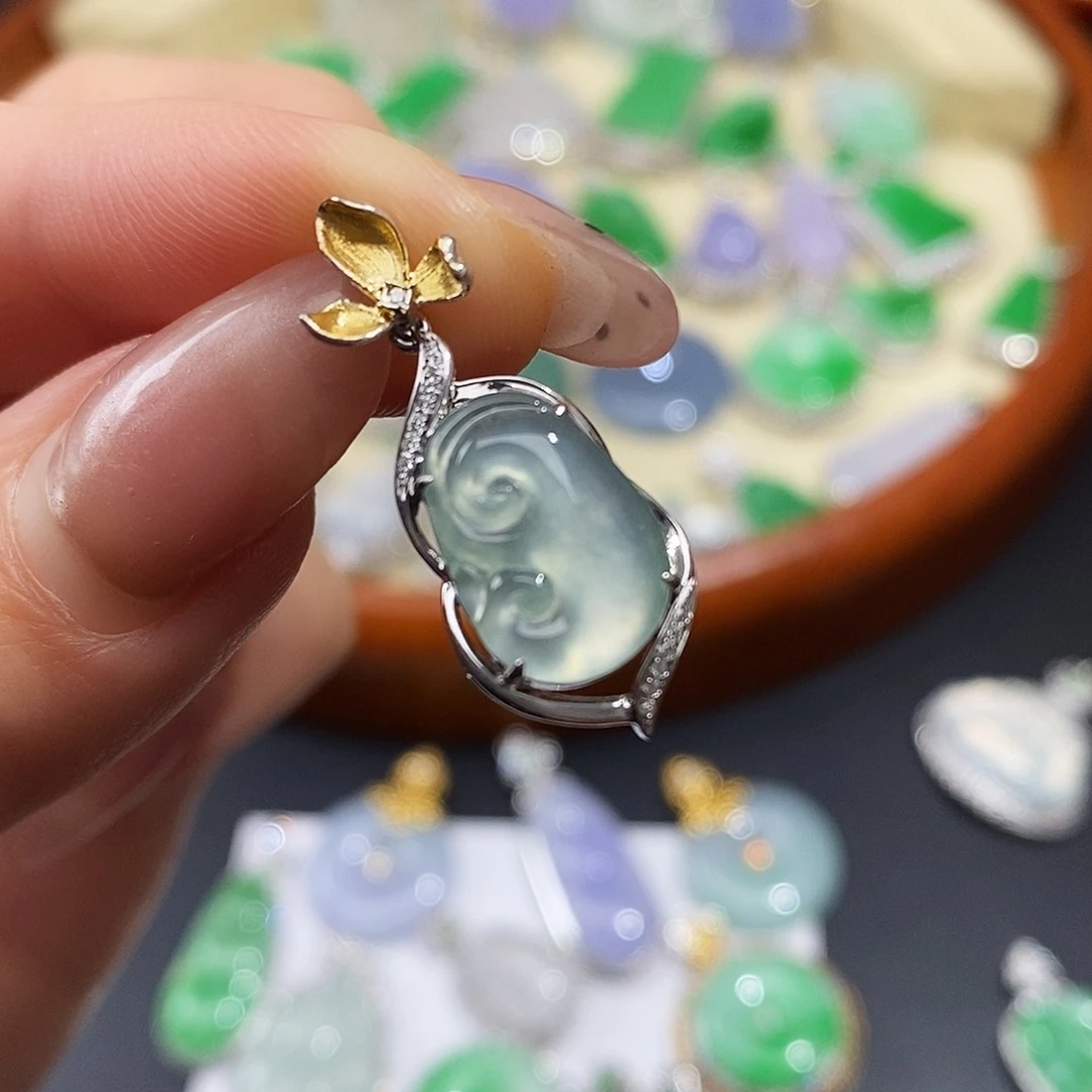 翡翠颈饰18K金镶嵌翡翠