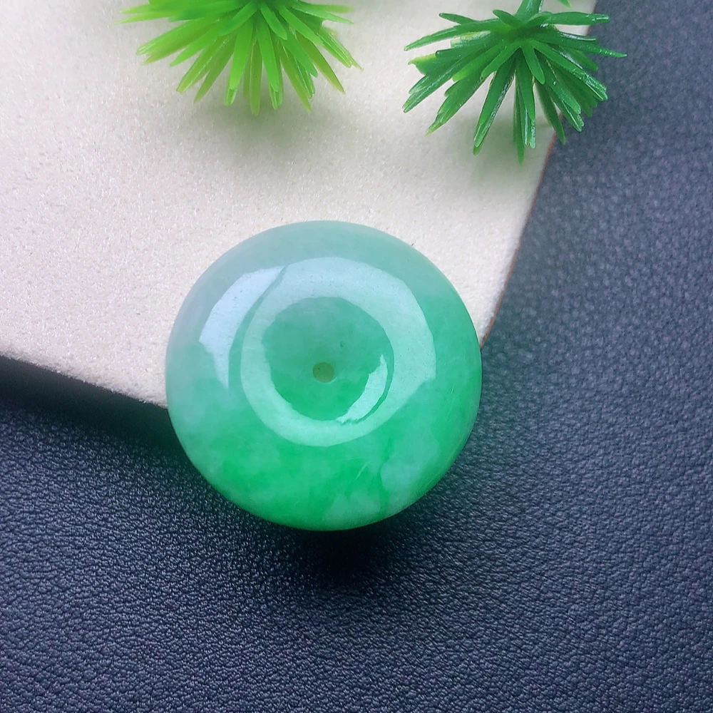 天然缅甸翡翠Ａ货冰润满绿平安扣尺寸：27.1/6mm