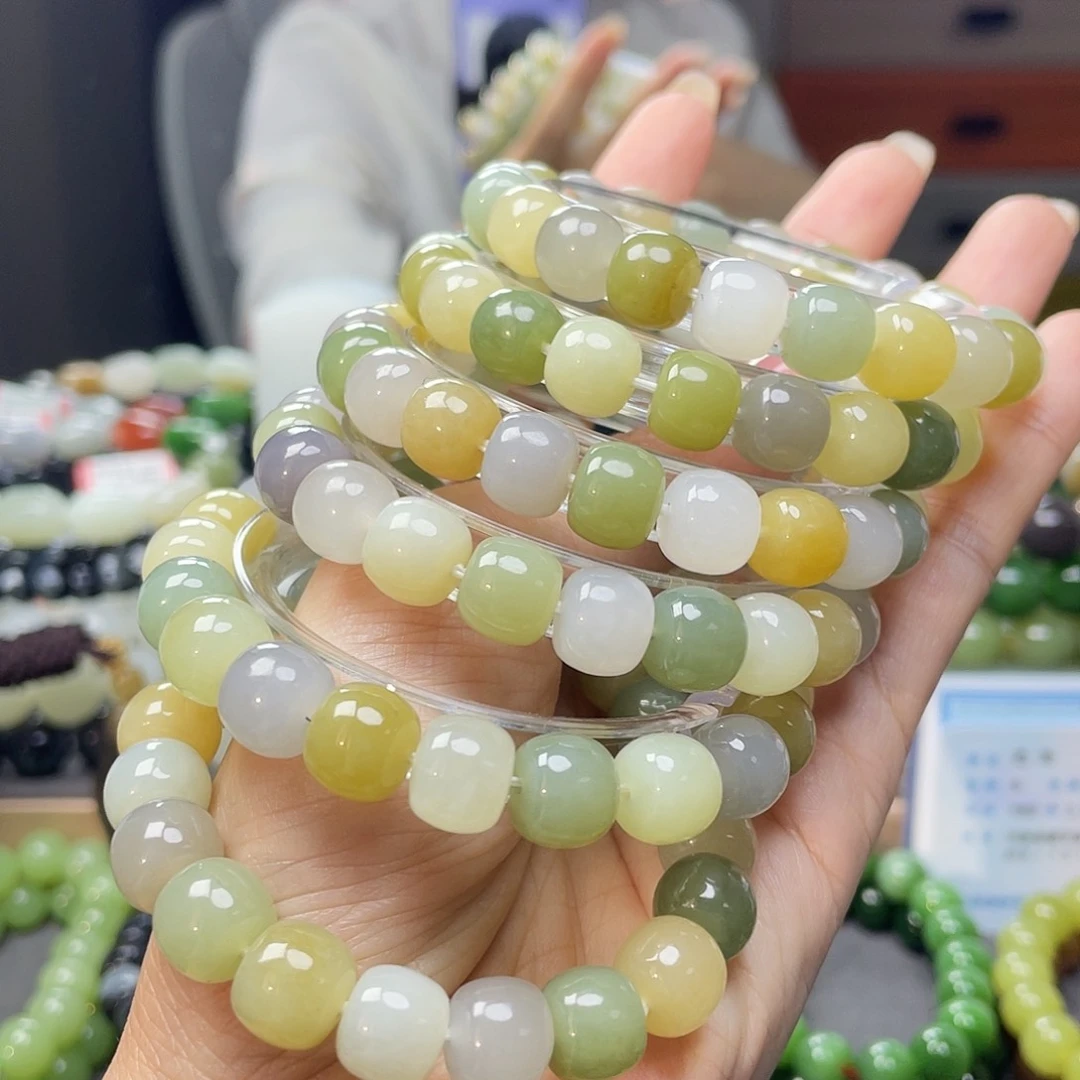 未镶嵌手链和田玉拍一发一，多样性发货，有瑕疵，介意勿拍