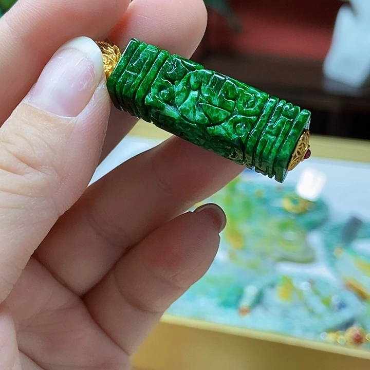 翡翠未镶嵌颈饰吊坠