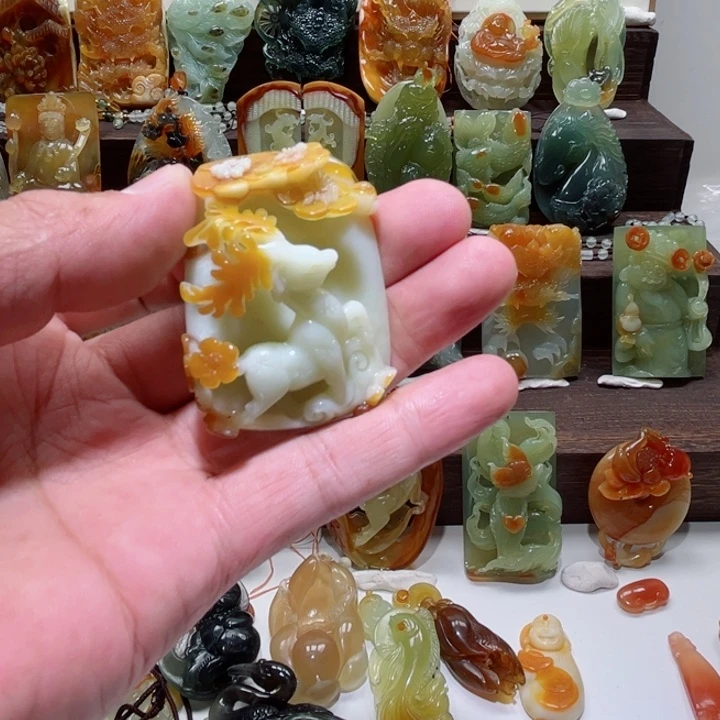 岫玉未镶嵌吊坠(赠链)