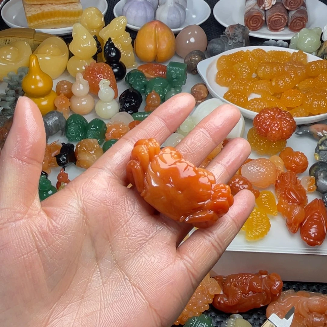 博***宝石英质玉（金丝玉）未镶嵌颈饰