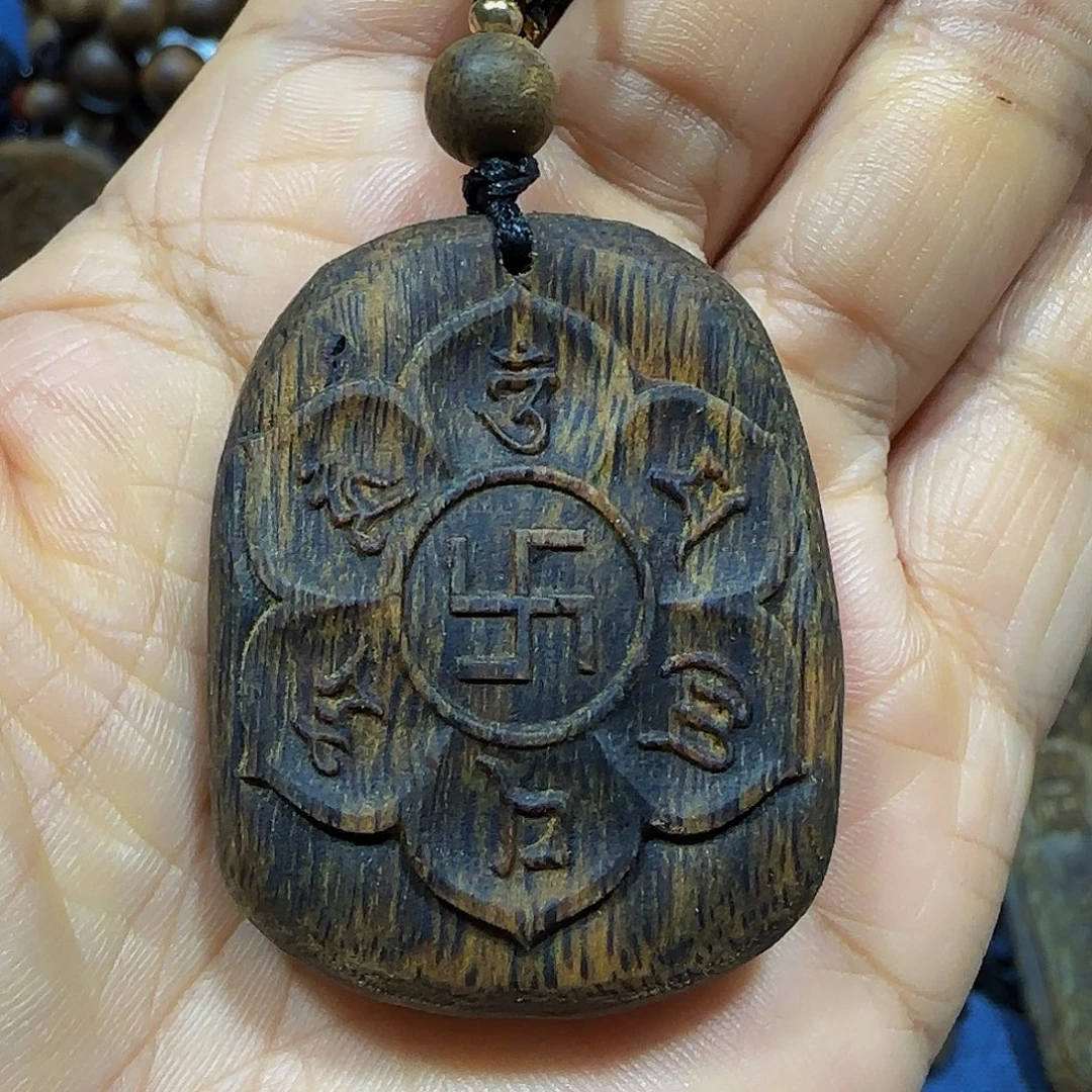 吊坠沉香海南白奇乌身老料雕刻六字箴言带绳12克