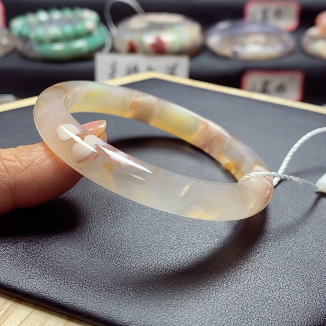 玛瑙/玉髓手镯未镶嵌于****e