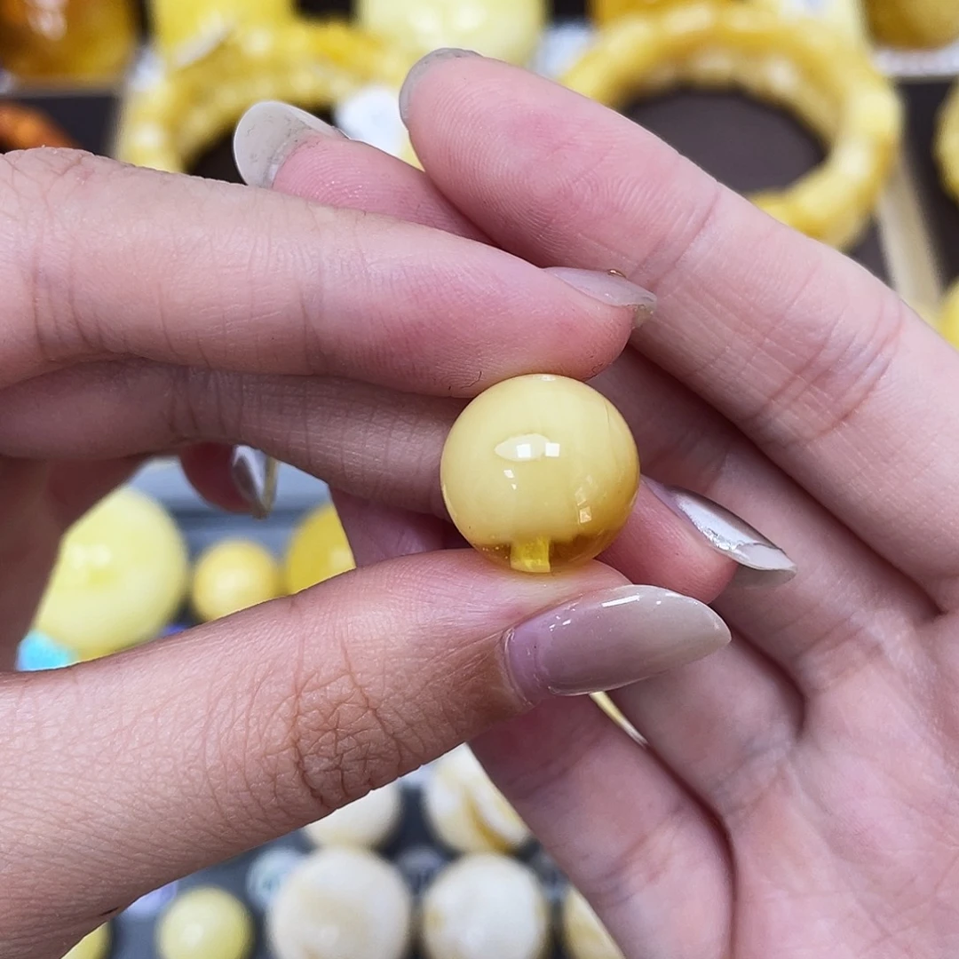 琥珀未镶嵌裸石14mm瑕 474