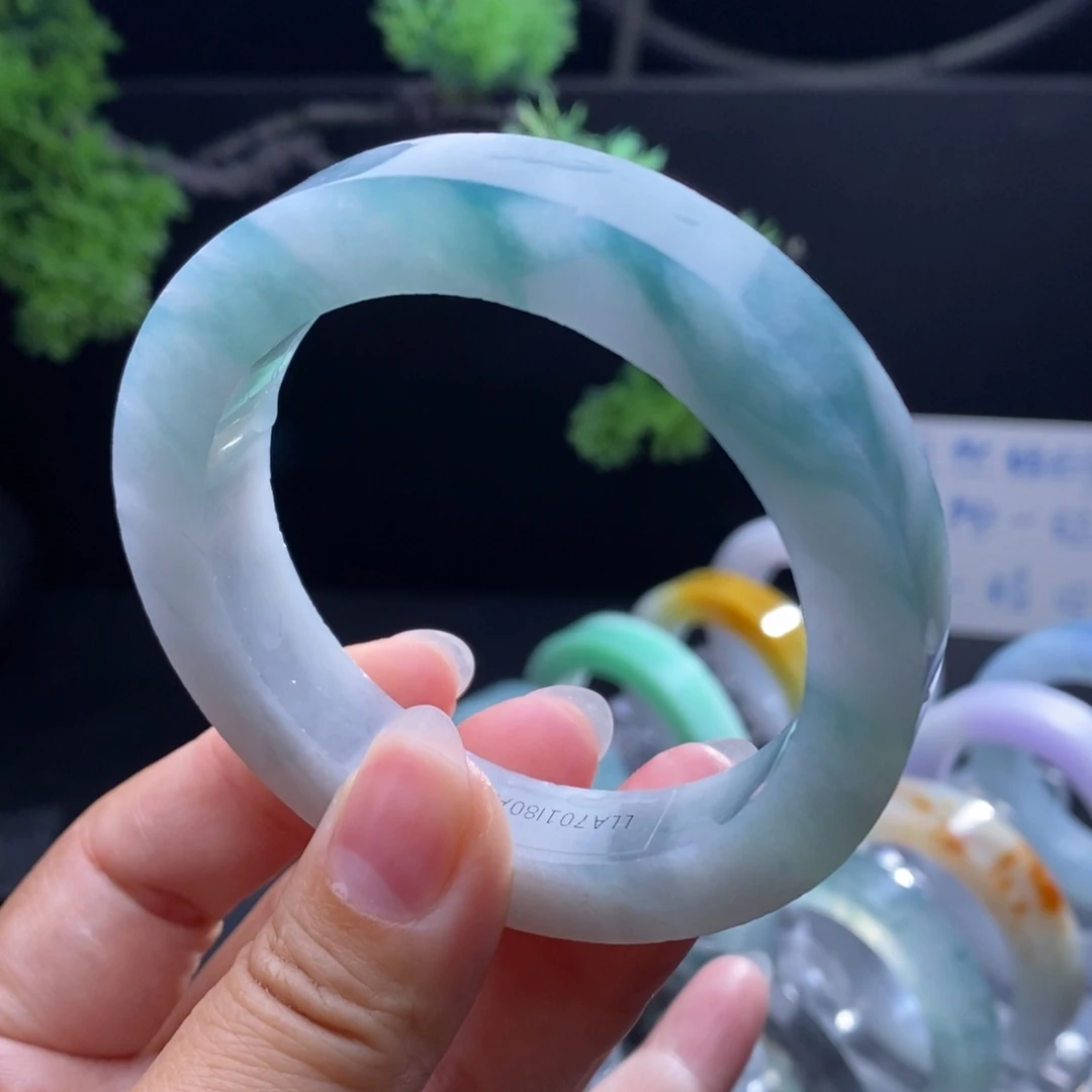 定制翡翠未镶嵌翡翠手镯