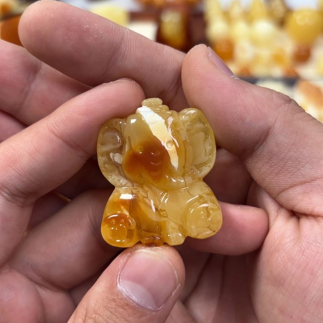 蜜蜡裸石未镶嵌象宝宝