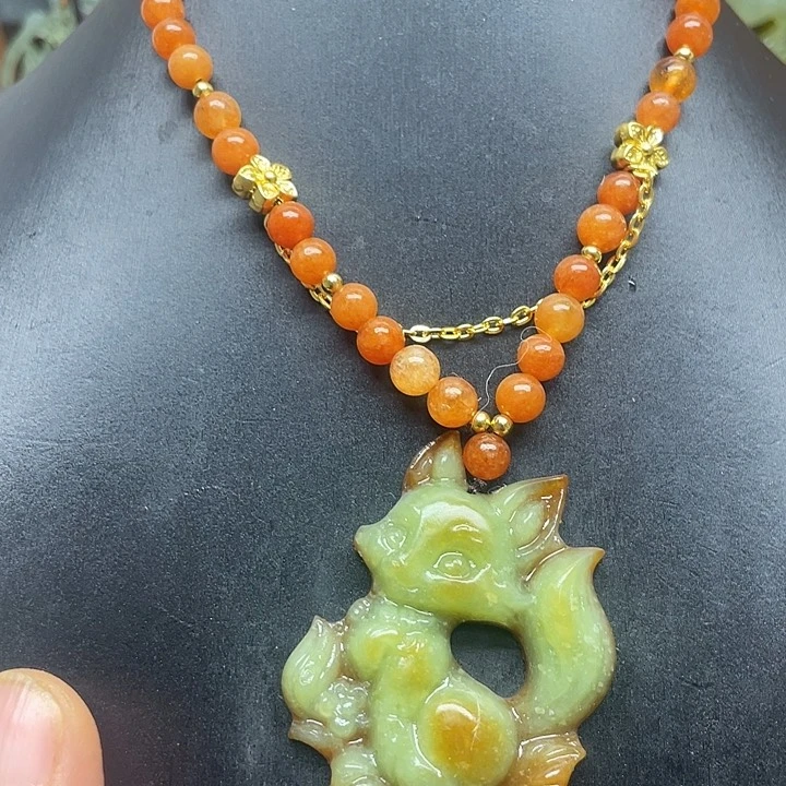 未镶嵌蛇纹石玉颈饰