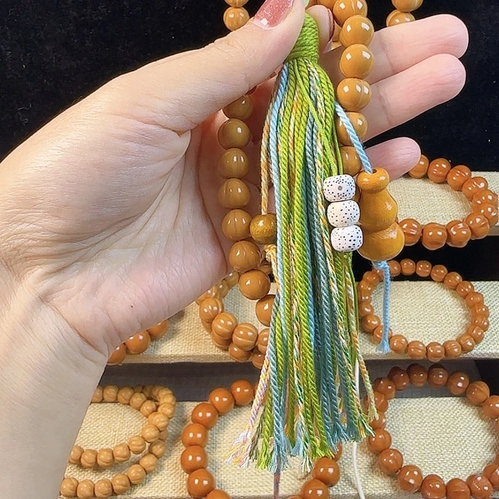 猴头核桃吊坠绿色流苏