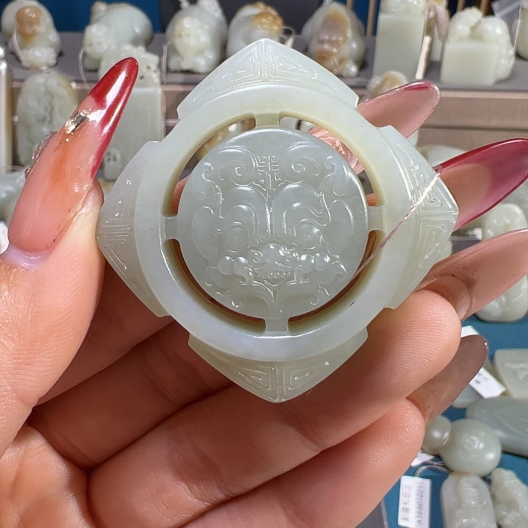 和田玉（糖玉）未镶嵌颈饰