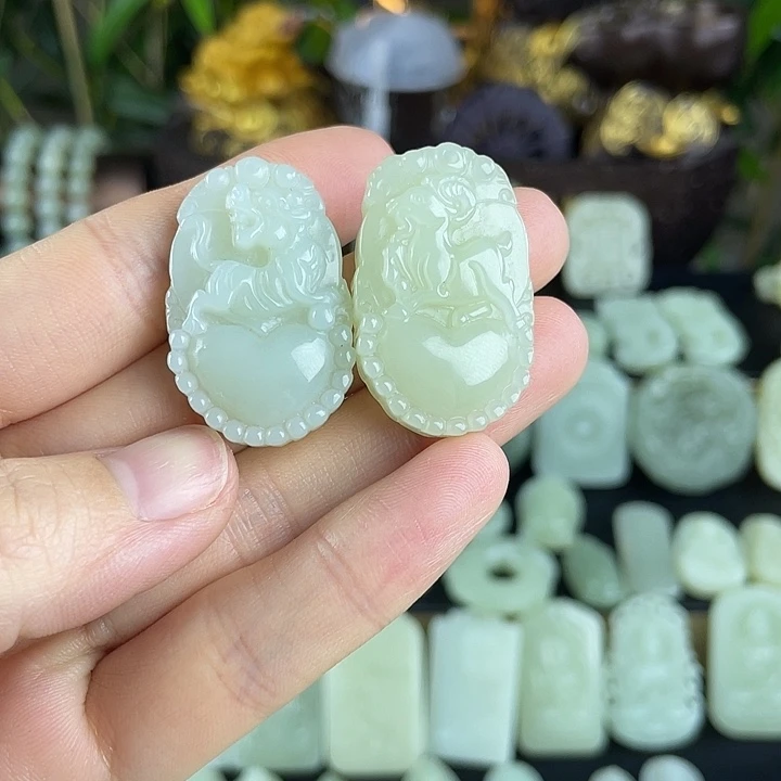 和田玉颈饰未镶嵌?****