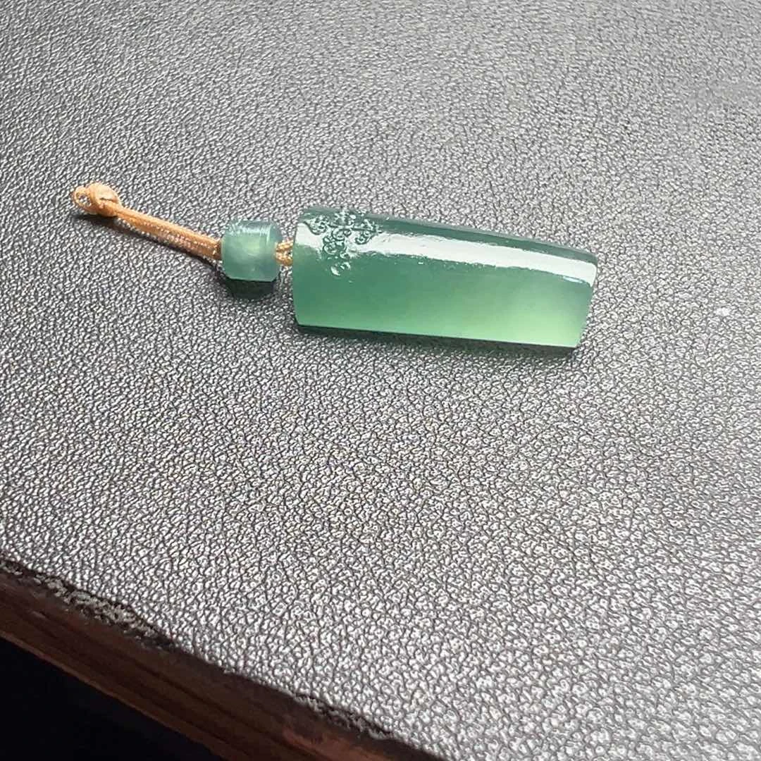 定制翡翠未镶嵌仿古牌