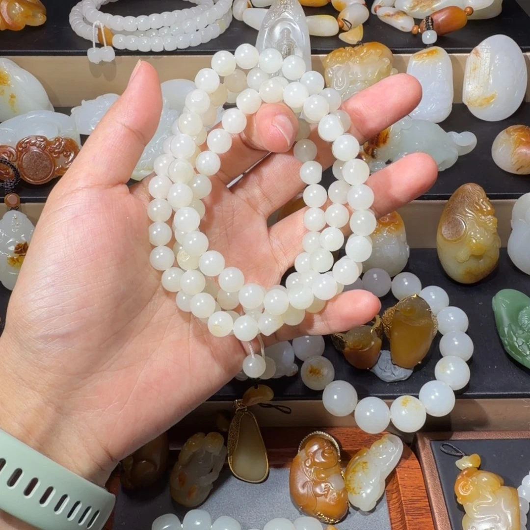 宏***家和田玉未镶嵌颈饰