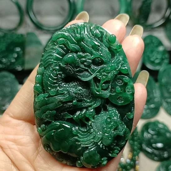 独山玉未镶嵌龙行天下