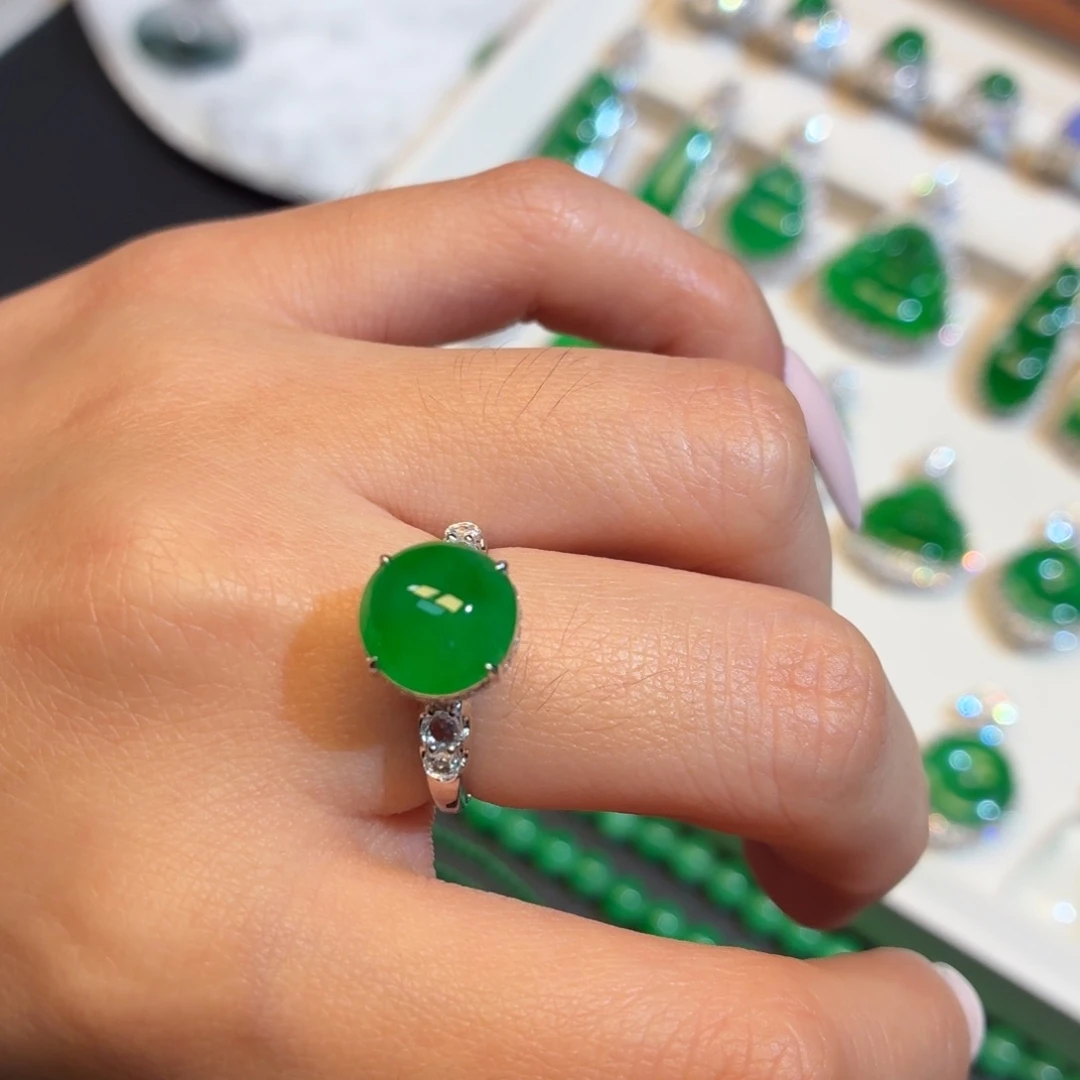 翡翠18K金镶嵌戒指003正圆绿蛋戒指