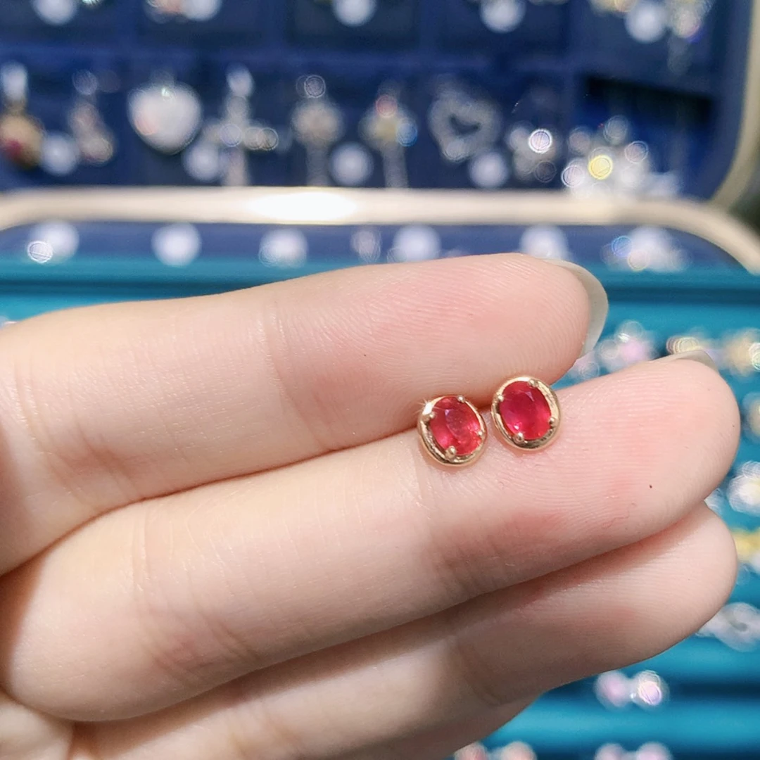 【闪购商品】18K金镶嵌耳饰红宝石