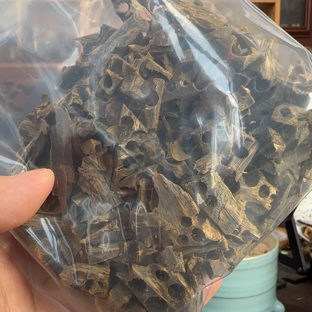 张***7沉香摆件奇楠沉水碎料100克