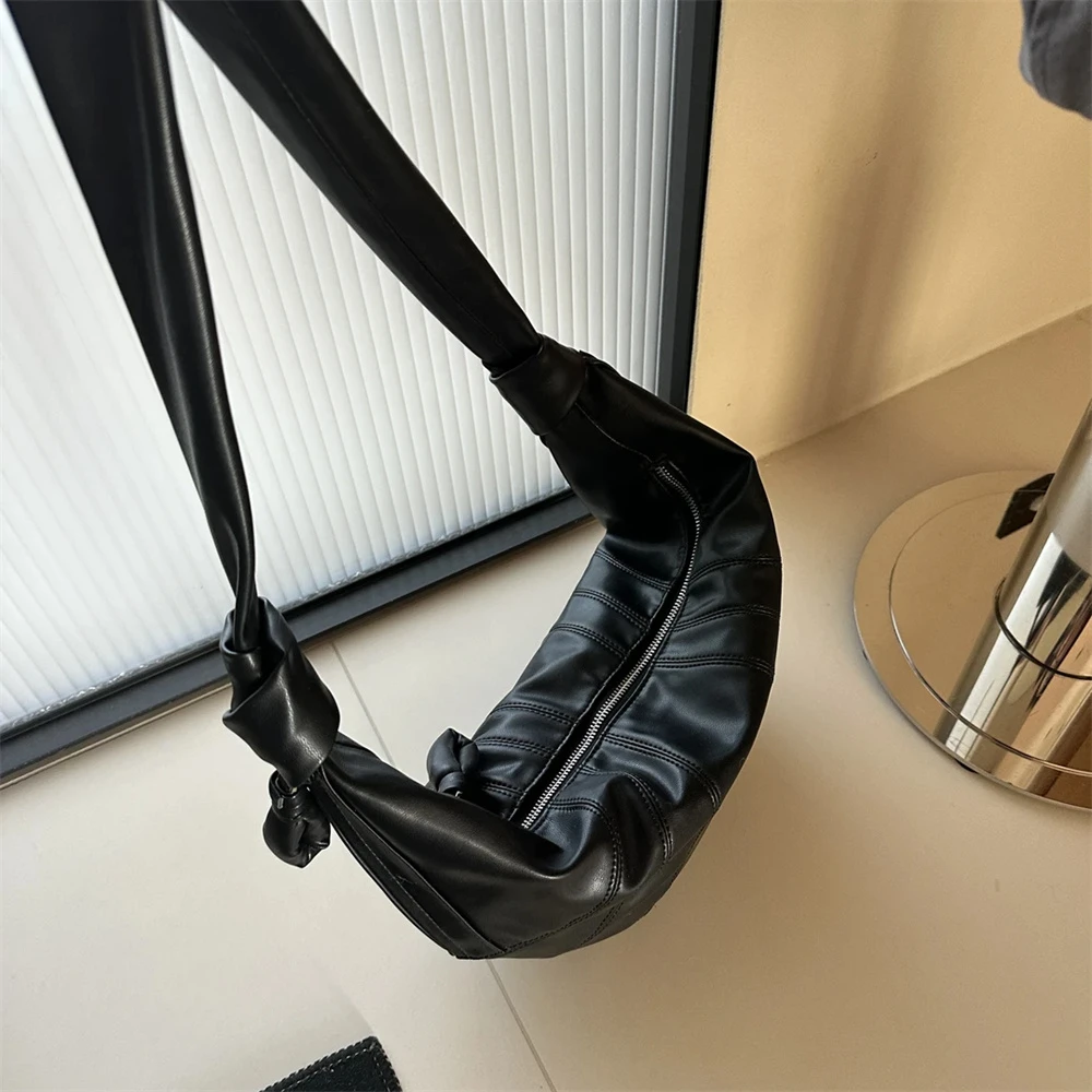 nno小众品牌女包 黑色牛角包斜挎包 1899