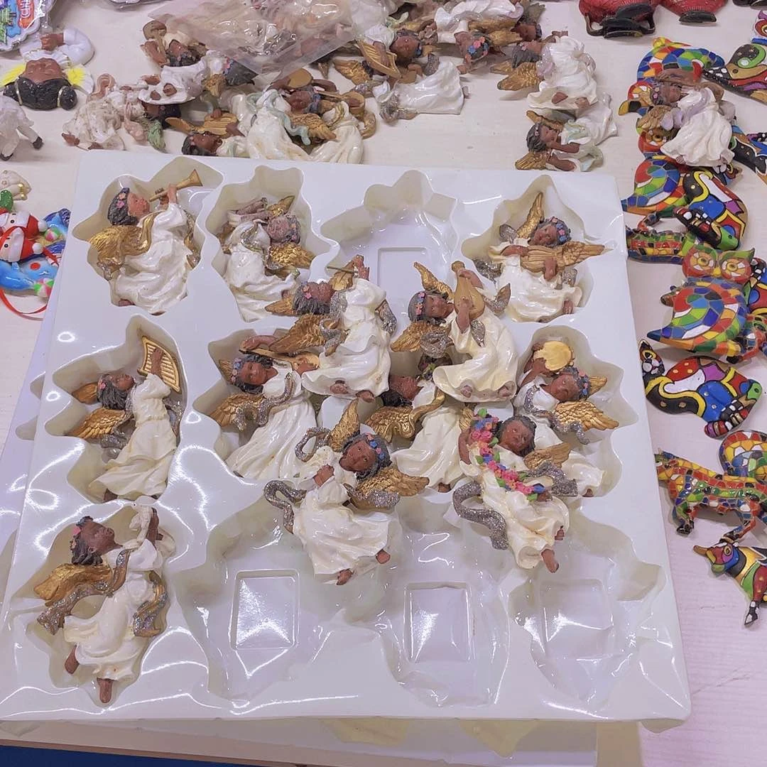 摆件微瑕。