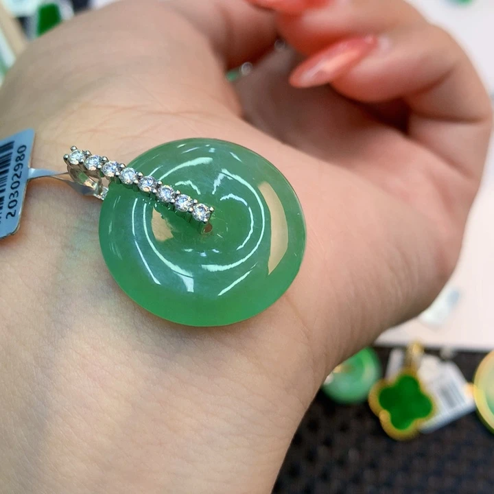 颈饰18K金镶嵌翡翠天然翡翠