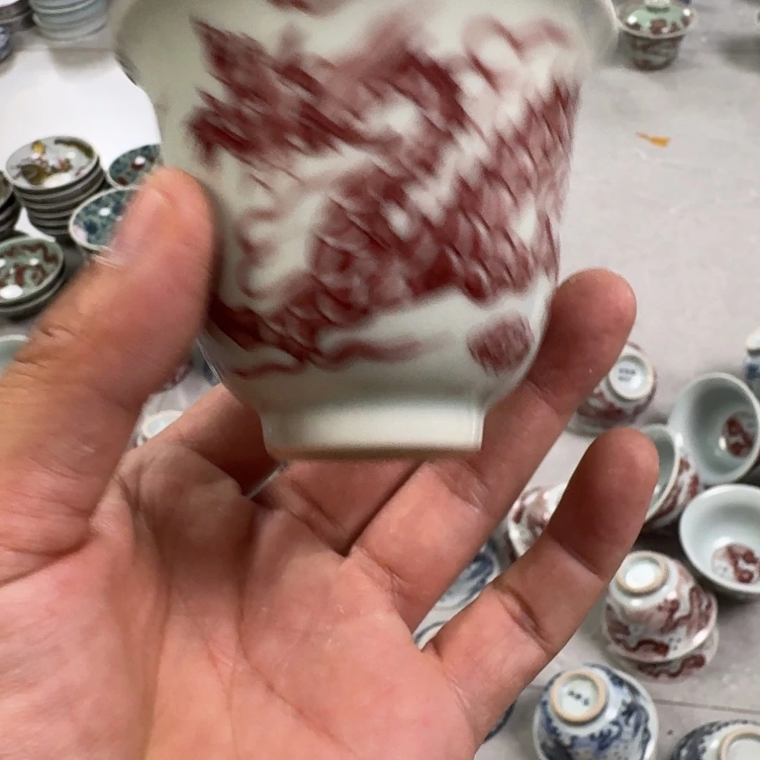 摆件釉里红铠甲龙铃铛杯