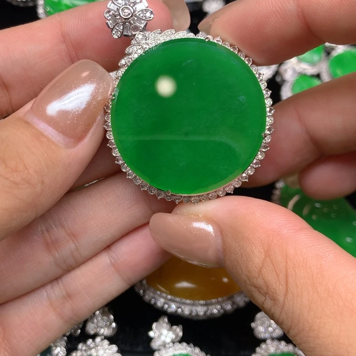 森***山翡翠18K金镶嵌吊坠(不含链)