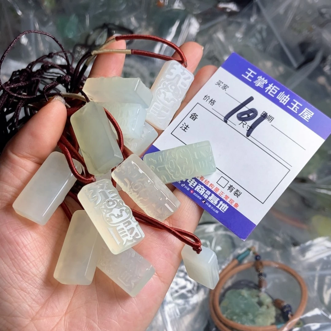 岫玉吊坠吊坠未镶嵌多样性，发一个