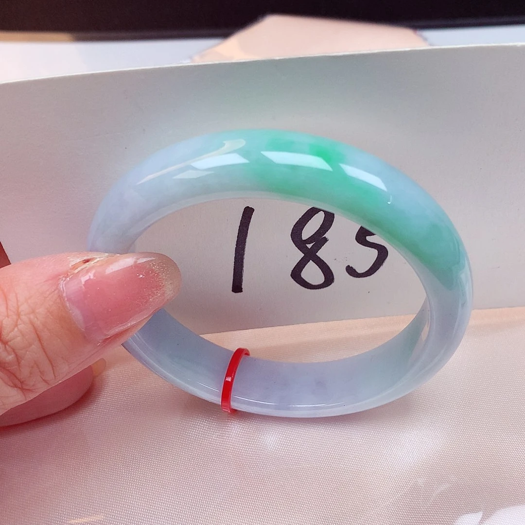 翡翠手镯未镶嵌翡翠