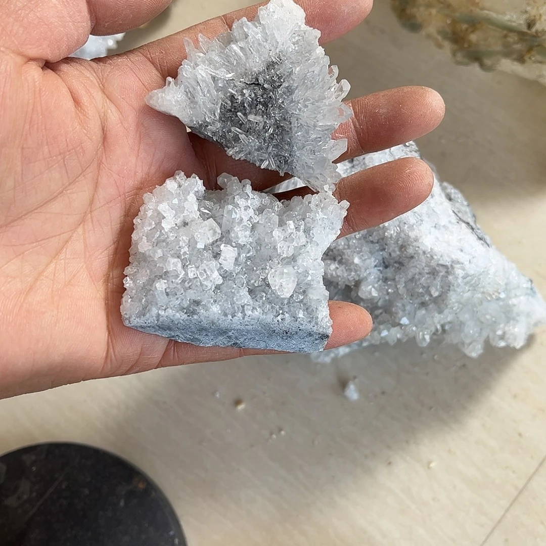 天然水晶簇摆件未镶嵌水晶猎****张