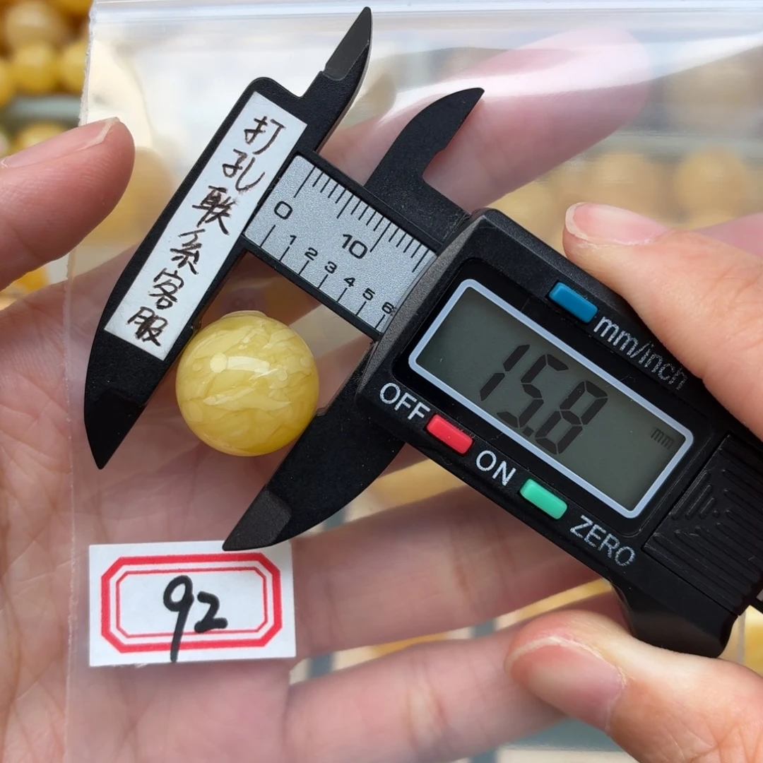 未镶嵌蜜蜡裸石乘*蜜蜡