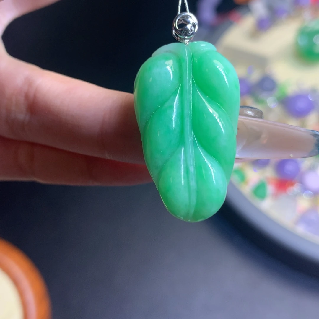 颈饰18K金镶嵌翡翠