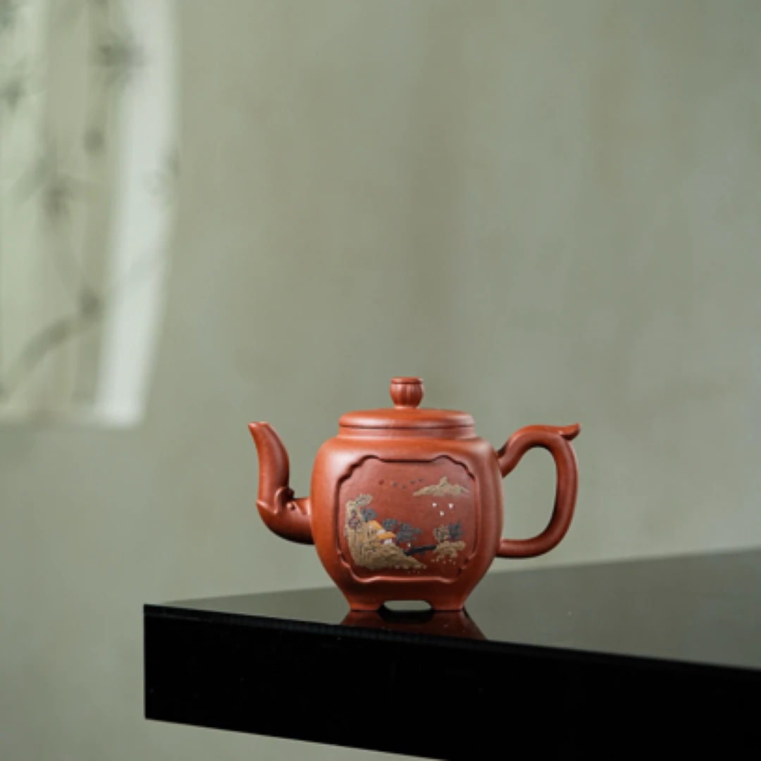 精品推荐！ 品名：【鸣远四方】 泥料：原矿优质降坡泥  容量：360cc